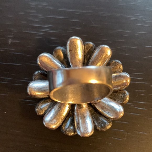 Flower Cocktail Ring with Rhinestones - Picture 2 of 3